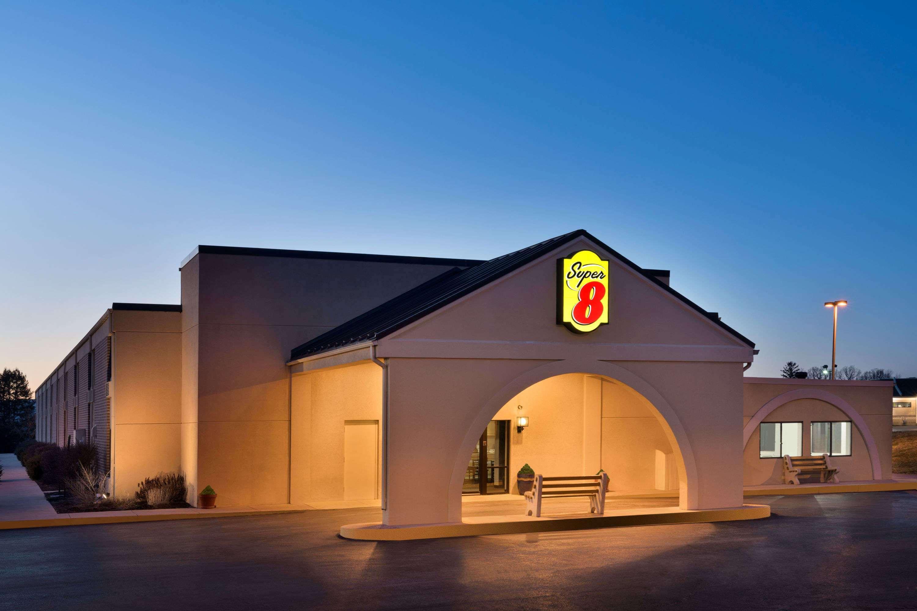 Super 8 By Wyndham Chambersburg I-81 Hotel Exterior foto